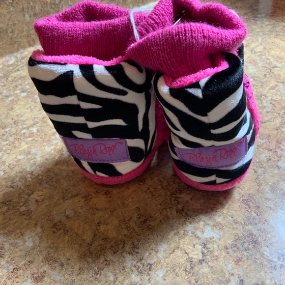 Blazin’ Roxy Toddler slippers boots shoes size 2 - Picture 2 of 7